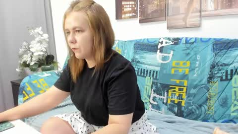 Holly online show from 06-03-26, 01:30