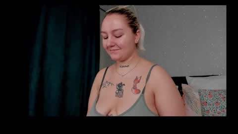 Debbie Mon Tue Fri Sun Sat GMT 3 1000am - 0400pm  online show from 01-02-25, 03:08