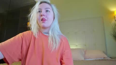 Debbie Mon Tue Fri Sun Sat GMT 3 1000am - 0400pm  online show from 01-12-26, 05:18