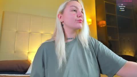 Debbie Mon Tue Fri Sun Sat GMT 3 1000am - 0400pm  online show from 04-04-26, 05:32