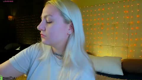 Debbie Mon Tue Fri Sun Sat GMT 3 1000am - 0400pm  online show from 04-17-26, 05:27