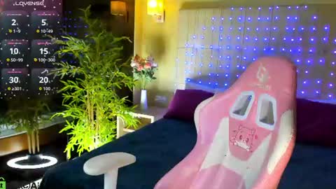 Snapshot of debbie_taylor chatting on 07-12-26, 05:26 Debbie Mon Tue Fri Sun Sat GMT 3 1000am - 0400pm online show from 07-12-26, 05:26