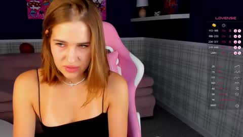 Snapshot of debbie_wools chatting on 03-02-25, 01:04 Jennifer online show from 03-02-25, 01:04