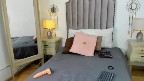 Snapshot of debora_scoot chatting on 02-17-25, 02:37 Debora online show from 02-17-25, 02:37