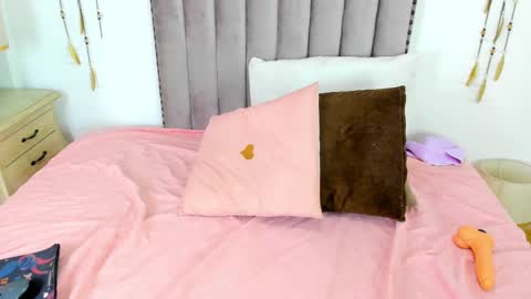 Snapshot of debora_scoot chatting on 02-24-25, 02:26 Debora online show from 02-24-25, 02:26