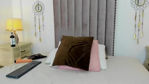 Snapshot of debora_scoot chatting on 03-06-25, 02:40 Debora online show from 03-06-25, 02:40