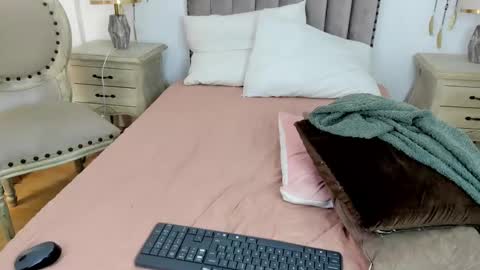 Snapshot of debora_scoot chatting on 03-09-25, 02:32 Debora online show from 03-09-25, 02:32