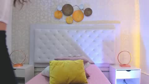 Snapshot of debora_scoot chatting on 11-09-25, 10:24 Debora online show from 11-09-25, 10:24