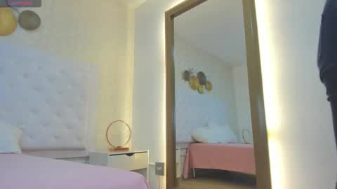 Snapshot of debora_scoot chatting on 11-26-25, 10:27 Debora online show from 11-26-25, 10:27