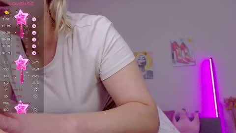 Snapshot of debora_webstar chatting on 11-11-25, 07:03 Cherry Pie online show from 11-11-25, 07:03