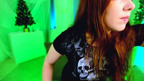 Snapshot of deca_dance chatting on 01-07-25, 04:27 Ask me online show from 01-07-25, 04:27