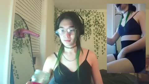 Snapshot of deciduousdoll chatting on 09-11-25, 06:13 deciduousdoll online show from 09-11-25, 06:13