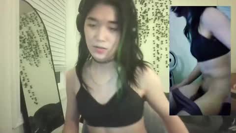 Snapshot of deciduousdoll chatting on 09-22-25, 05:53 deciduousdoll online show from 09-22-25, 05:53