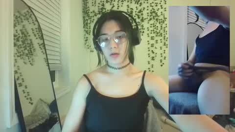 Snapshot of deciduousdoll chatting on 09-28-25, 05:13 deciduousdoll online show from 09-28-25, 05:13