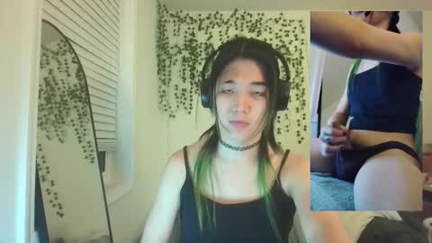 Snapshot of deciduousdoll chatting on 10-19-25, 06:03 deciduousdoll online show from 10-19-25, 06:03