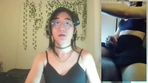 Snapshot of deciduousdoll chatting on 12-20-25, 06:09 deciduousdoll online show from 12-20-25, 06:09