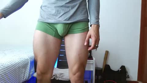 Snapshot of deconrios chatting on 12-12-24, 03:37 Santiago online show from 12-12-24, 03:37