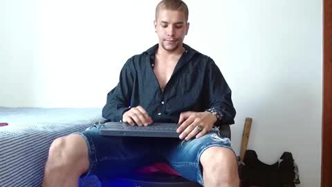 Snapshot of deconrios chatting on 12-14-24, 08:51 Santiago online show from 12-14-24, 08:51