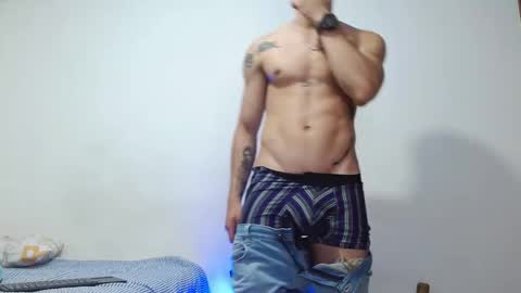 Snapshot of deconrios chatting on 12-15-24, 07:46 Santiago online show from 12-15-24, 07:46