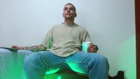 Snapshot of deconrios chatting on 12-29-24, 09:28 Santiago online show from 12-29-24, 09:28