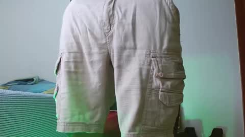 Snapshot of deconrios chatting on 12-29-24, 08:37 Santiago online show from 12-29-24, 08:37