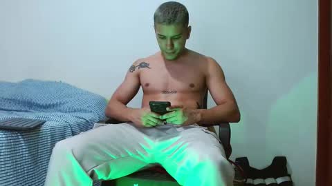 Snapshot of deconrios chatting on 12-31-24, 10:56 Santiago online show from 12-31-24, 10:56