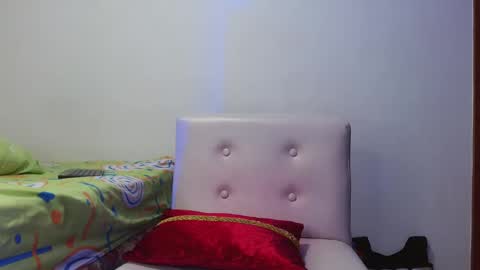 Snapshot of deconrios chatting on 01-03-25, 04:00 Santiago online show from 01-03-25, 04:00