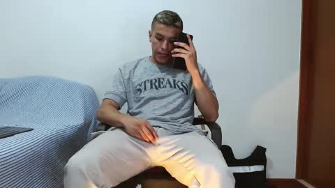 Snapshot of deconrios chatting on 01-19-25, 05:58 Santiago online show from 01-19-25, 05:58