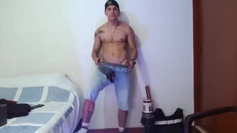 Snapshot of deconrios chatting on 02-01-25, 10:55 Santiago online show from 02-01-25, 10:55