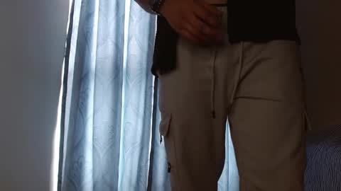 Snapshot of deconrios chatting on 02-19-25, 04:44 Santiago online show from 02-19-25, 04:44