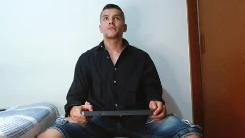 Snapshot of deconrios chatting on 03-05-25, 02:46 Santiago online show from 03-05-25, 02:46