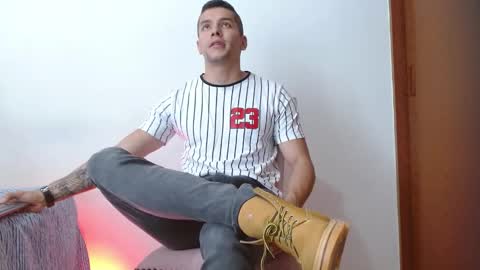 Snapshot of deconrios chatting on 03-10-25, 04:46 Santiago online show from 03-10-25, 04:46