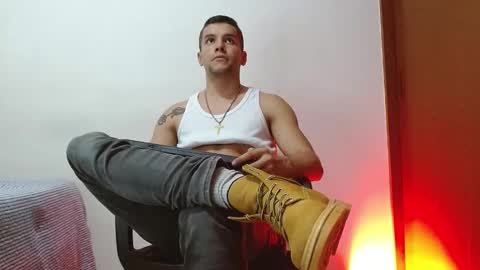 Snapshot of deconrios chatting on 03-11-25, 11:59 Santiago online show from 03-11-25, 11:59