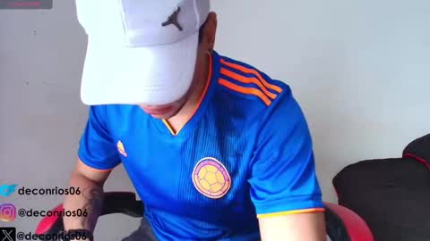 Snapshot of deconrios chatting on 09-11-25, 05:02 Santiago online show from 09-11-25, 05:02