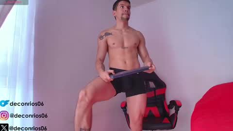 Snapshot of deconrios chatting on 10-08-25, 03:42 Santiago online show from 10-08-25, 03:42