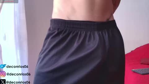 Snapshot of deconrios chatting on 10-24-25, 04:36 Santiago online show from 10-24-25, 04:36