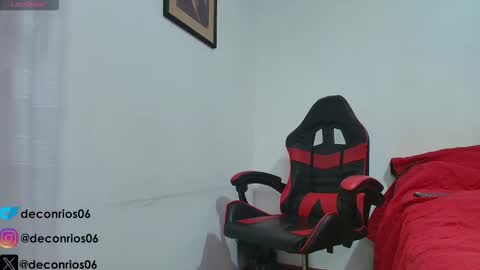 Snapshot of deconrios chatting on 10-26-25, 10:32 Santiago online show from 10-26-25, 10:32