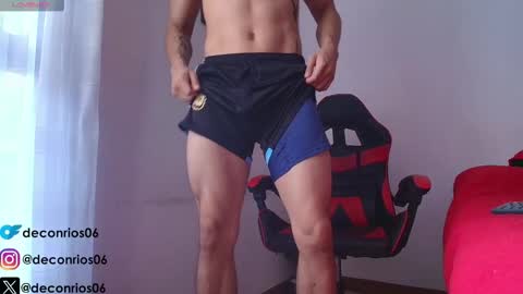 Snapshot of deconrios chatting on 10-28-25, 08:55 Santiago online show from 10-28-25, 08:55