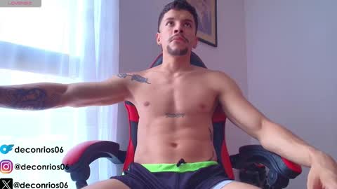 Snapshot of deconrios chatting on 11-03-25, 05:14 Santiago online show from 11-03-25, 05:14