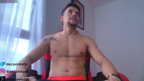 Snapshot of deconrios chatting on 11-08-25, 06:40 Santiago online show from 11-08-25, 06:40