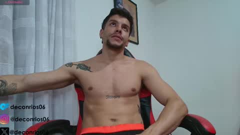 Snapshot of deconrios chatting on 11-24-25, 02:55 Santiago online show from 11-24-25, 02:55