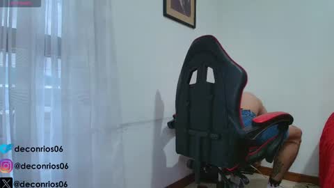 Snapshot of deconrios chatting on 11-25-25, 10:21 Santiago online show from 11-25-25, 10:21