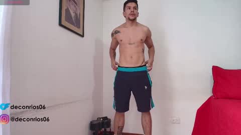 Snapshot of deconrios chatting on 12-01-25, 09:20 Santiago online show from 12-01-25, 09:20