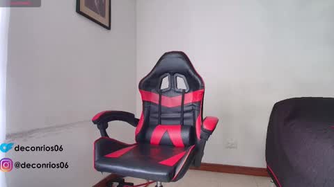 Snapshot of deconrios chatting on 12-02-25, 03:29 Santiago online show from 12-02-25, 03:29