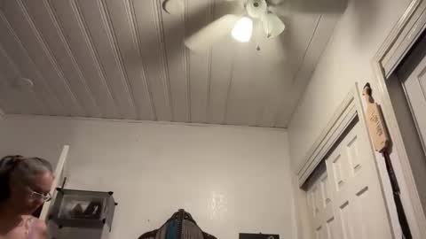 Snapshot of degeneratesaint chatting on 11-05-25, 01:49 Tori online show from 11-05-25, 01:49