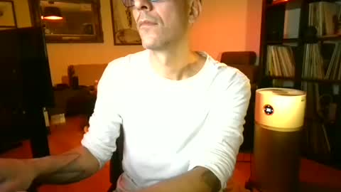 Snapshot of degrandis chatting on 11-23-25, 10:20 Luka Magic online show from 11-23-25, 10:20