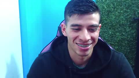 Snapshot of deiby_baby chatting on 12-14-24, 02:45 DEIBY online show from 12-14-24, 02:45