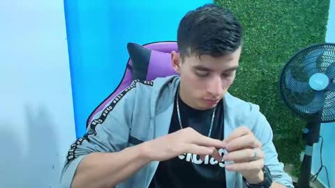 Snapshot of deiby_baby chatting on 02-08-25, 01:22 DEIBY online show from 02-08-25, 01:22