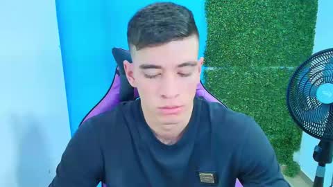 Snapshot of deiby_baby chatting on 02-12-25, 03:07 DEIBY online show from 02-12-25, 03:07