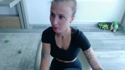 Snapshot of deidi_sweet chatting on 07-15-26, 09:03 Di online show from 07-15-26, 09:03